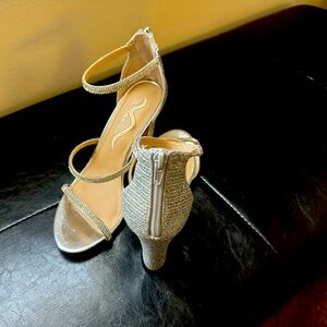 I purchased this shoes for a wedding. I was a bridesmaid. Wore them once.